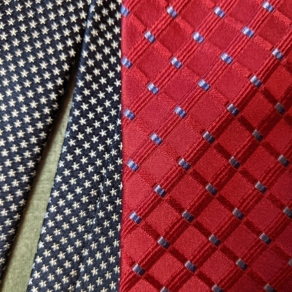 𝅺TOMMY HILFIGER Red, White and Blue Stars Tie 100% Silk